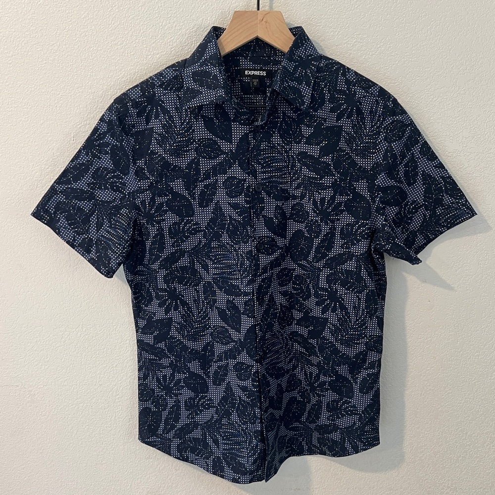 Express Mens Size XS Slim Fit Stretch‎ Cotton Leaf Print Short Sleeve Button Up